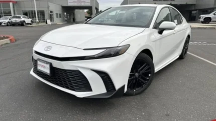 New 2025 Toyota Camry SE FWD